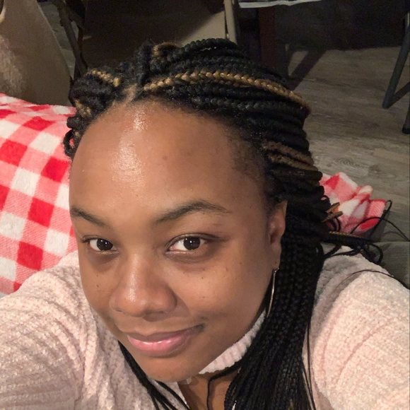 Profile Picture of Angela Dotson (@virtuous32) on Poshmark