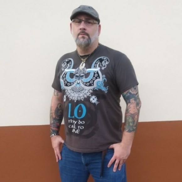 Profile Picture of Shawn Beechner (@vonbeechner) on Poshmark