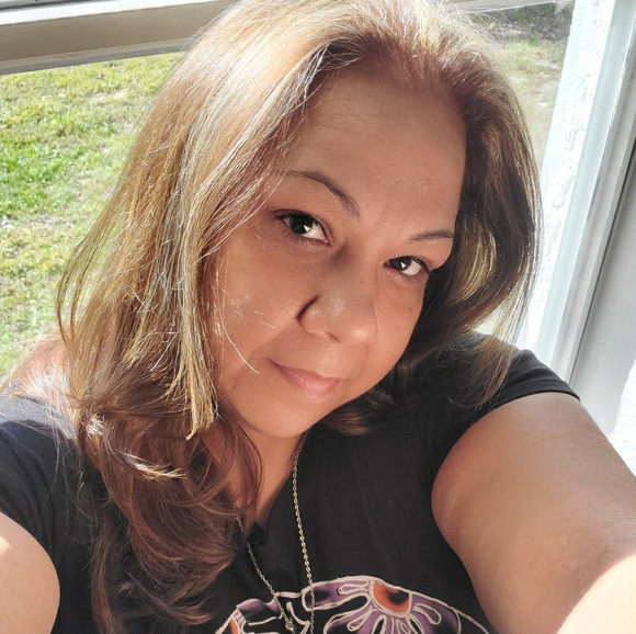 Profile Picture of Victoria Toscano (@vtoscano1425) on Poshmark