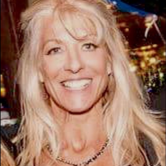 Profile Picture of Donna Shuman (@soccermomdonna) on Poshmark