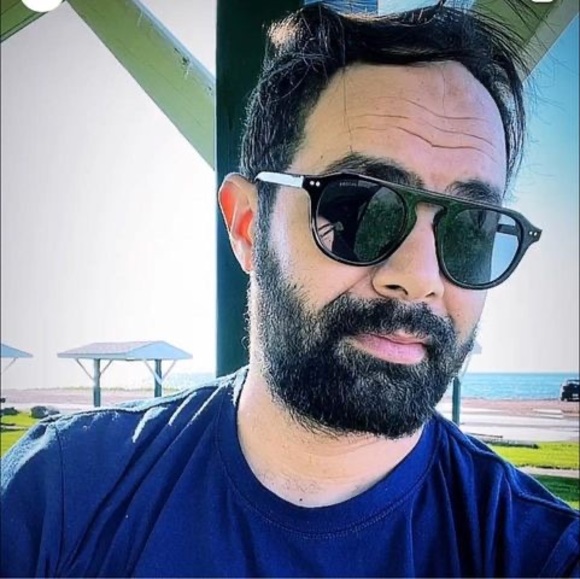 Profile Picture of Maroo Messaoudi (@maroomessaoudi) on Poshmark