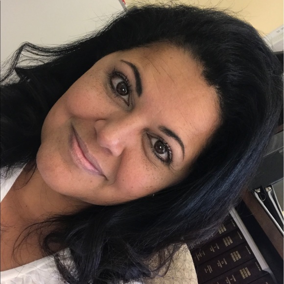 Profile Picture of Tami Soper (@tamisoper) on Poshmark