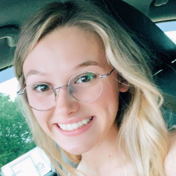 Profile Picture of Jade Davidson (@jadedavidsonn) on Poshmark