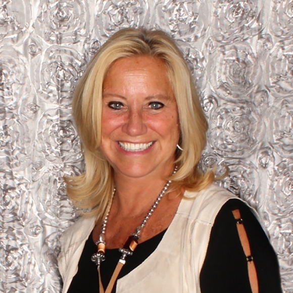 Profile Picture of Victoria Gettings (@v_gettings) on Poshmark