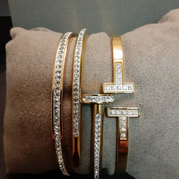 Profile Picture of Julio Diaz (@julio0102) on Poshmark