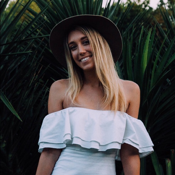 Profile Picture of Lexi Lexi (@lexi51796) on Poshmark