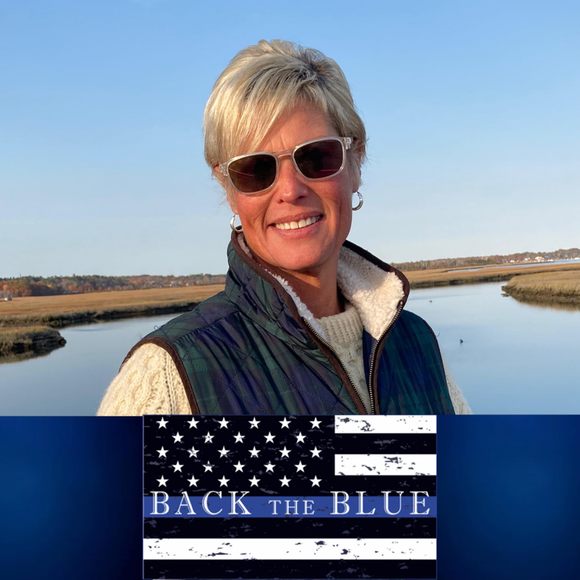 Profile Picture of Lisa Macneill corbett (@lisajeanemt) on Poshmark