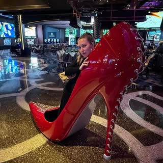 Profile Picture of Artwitch8 (@monetclark) on Instagram