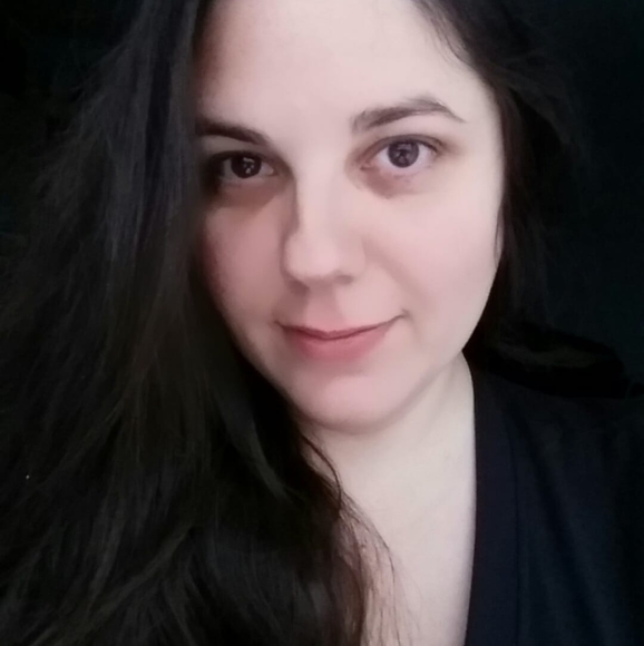 Profile Picture of Andriana Variantzas (@andriana_v) on Poshmark