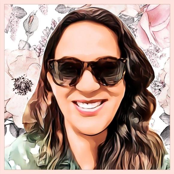 Profile Picture of Daniela Everest (@danielaeverest) on Poshmark