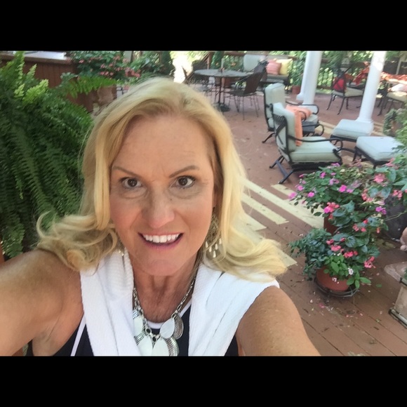 Profile Picture of Ladawn Ziser (@ladawnziser) on Poshmark