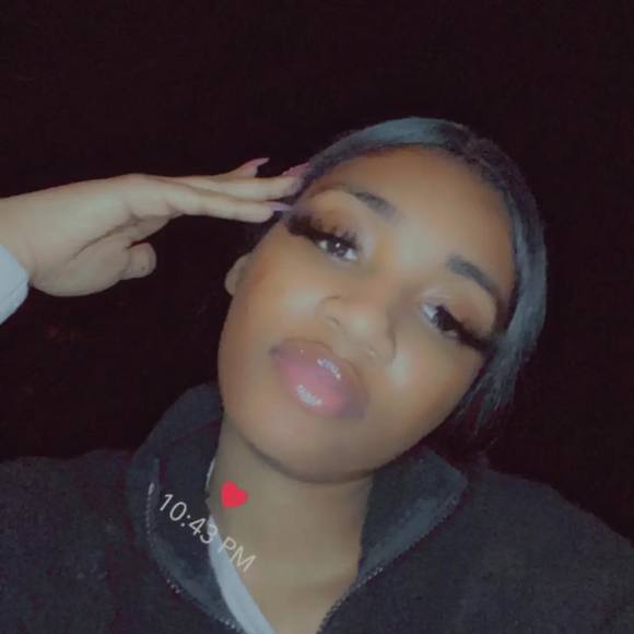 Profile Picture of Jasminee Graysonn (@jgraysonn) on Poshmark