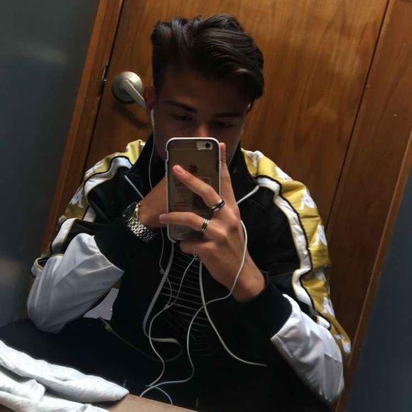 Profile Picture of Alejandro Rueda (@alecolombiano01) on Poshmark