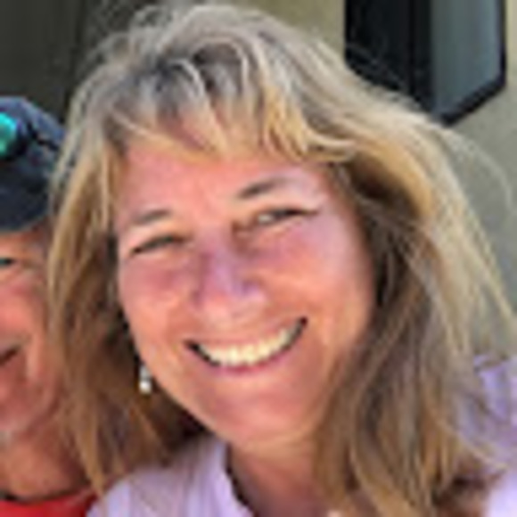 Profile Picture of Lauren Kannee (@laurenkannee) on Poshmark