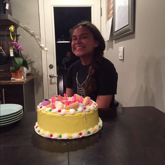 Profile Picture of Cadence Cadence (@cadence_cachola) on Poshmark