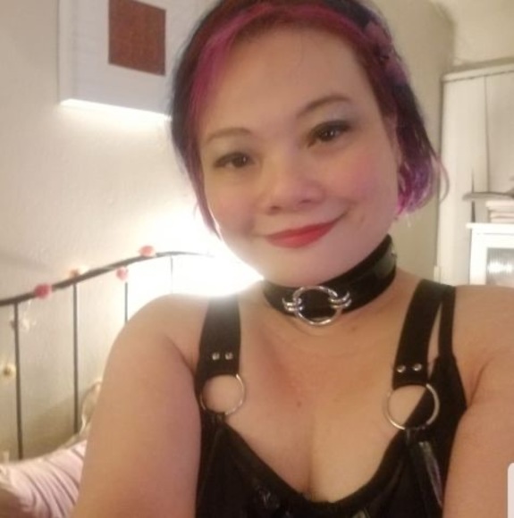 Profile Picture of Kim Bach (@cressunsmile) on Poshmark