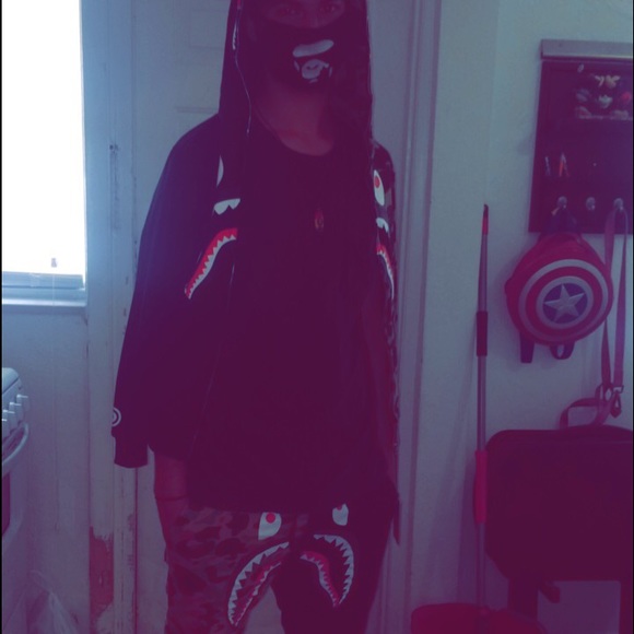 Profile Picture of Julian Diaz (@sm0k3y) on Poshmark