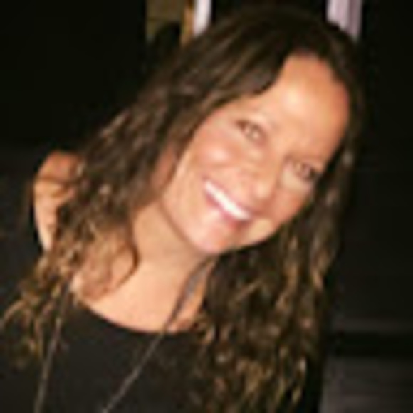 Profile Picture of Haley Wightman (@haleywightman) on Poshmark