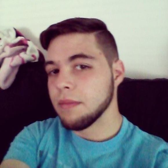 Profile Picture of Henry Lara (@henryl313) on Poshmark