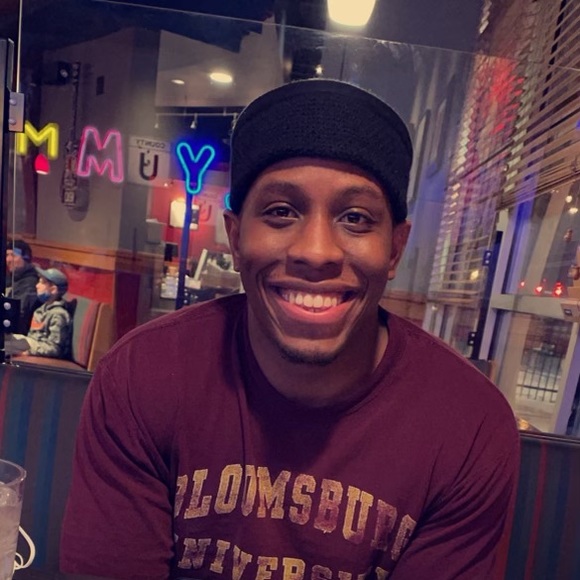 Profile Picture of Latreal Betton (@latreal22) on Poshmark