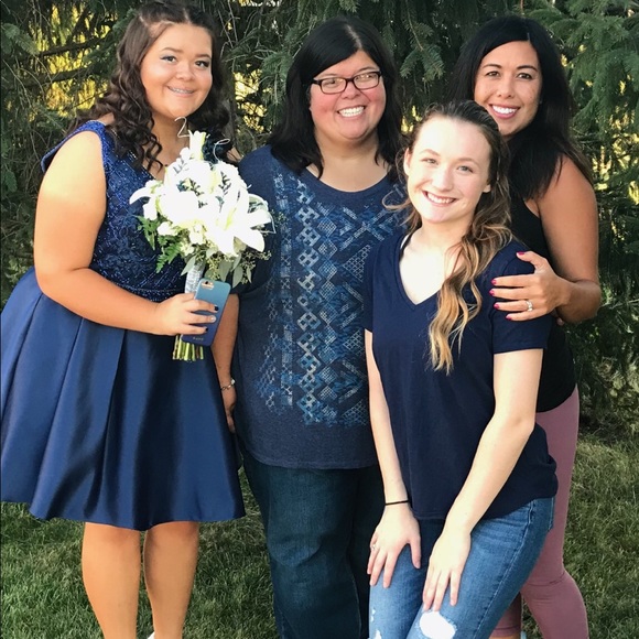 Profile Picture of Taylor Towry (@taylortowry) on Poshmark