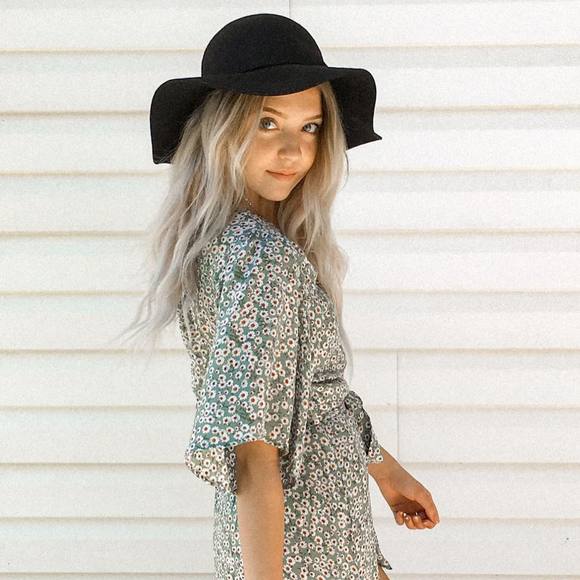 Profile Picture of Shaelynn Hemmert (@shae_07) on Poshmark