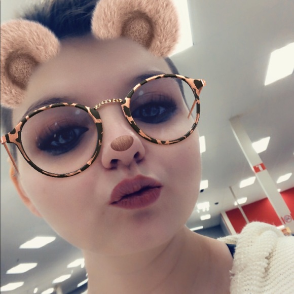 Profile Picture of Savannah Yerdon (@savannahyerdon9) on Poshmark