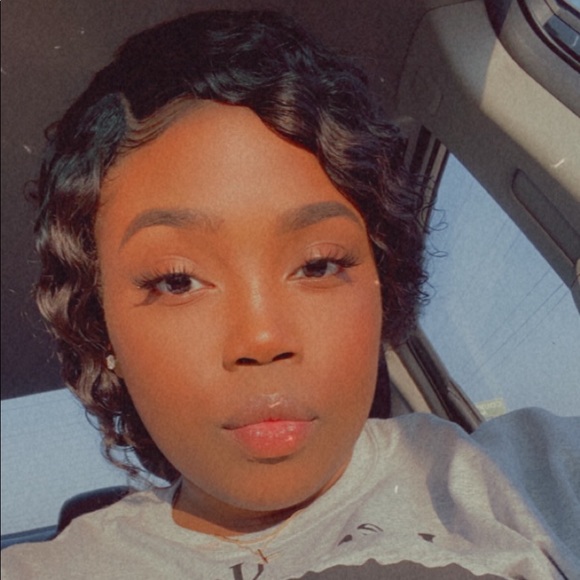 Profile Picture of Octavia Thomas (@rojanae101) on Poshmark