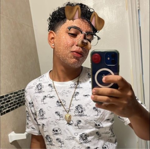 Profile Picture of Daurin M paz (@daurinm) on Poshmark