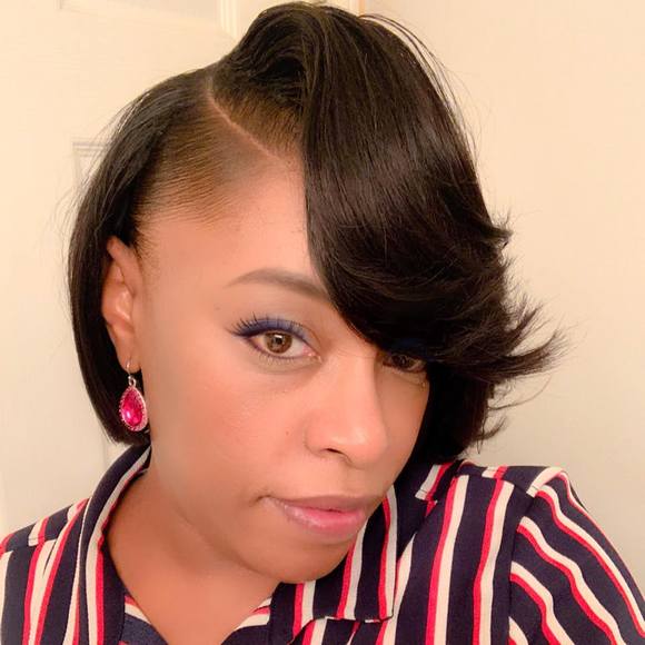 Profile Picture of Andrea Wymes (@awymes79) on Poshmark