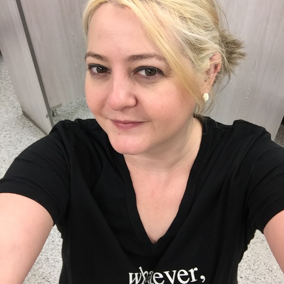 Profile Picture of Dedra Vandenbroeke (@dedradee) on Poshmark