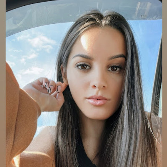 Profile Picture of Natália Zampieri (@nzampieri) on Poshmark