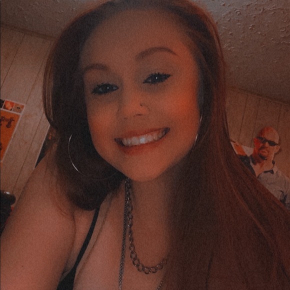 Profile Picture of Larissa Frith (@larissafrith) on Poshmark