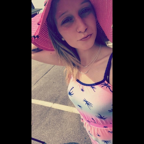 Profile Picture of Katarina Borghoff (@katarinafb69) on Poshmark
