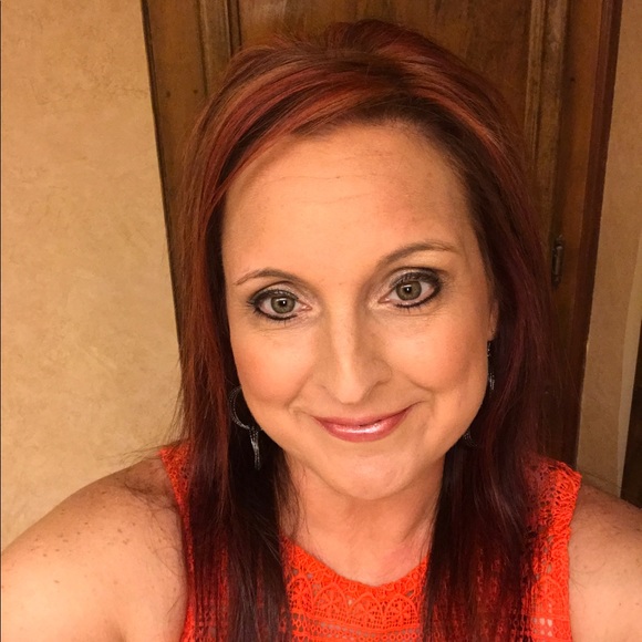 Profile Picture of Tonya Stringer (@tlsrn1976) on Poshmark