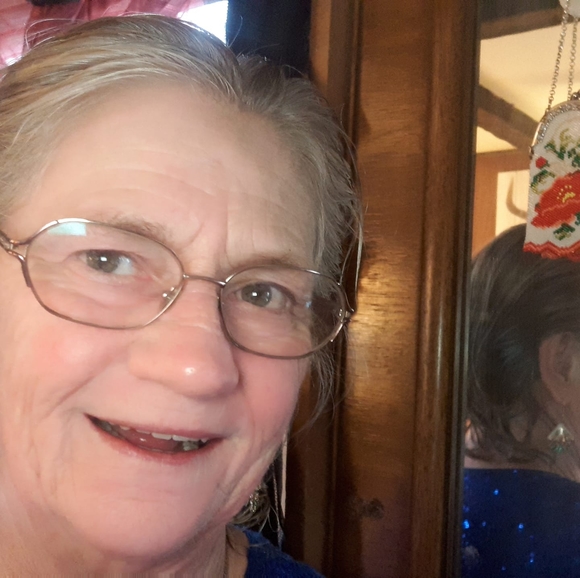 Profile Picture of Donna Atmore (@donnaatmore) on Poshmark