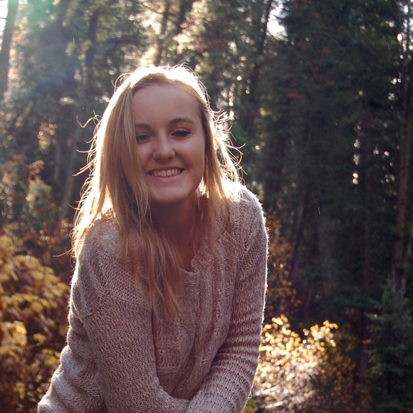 Profile Picture of Allee Wassmer (@alleewass) on Poshmark