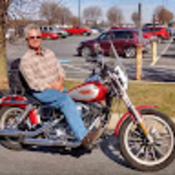 Profile Picture of Thomas Olsen (@thomasolsen193) on Poshmark