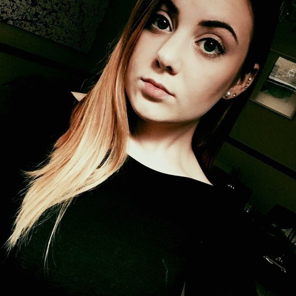 Profile Picture of Tori Heydn (@tori2tot) on Poshmark