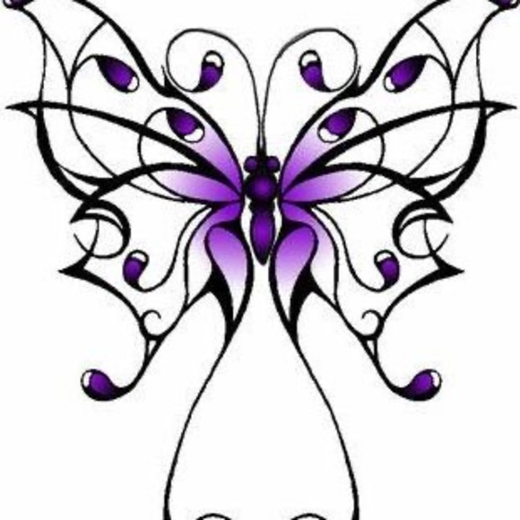 Profile Picture of Martina Robertson (@martinarobertso) on Poshmark