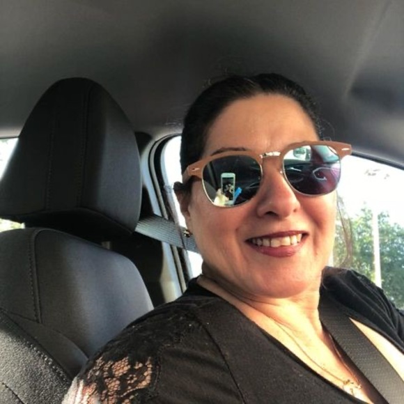 Profile Picture of Idalmis Gonzalez (@idalmisg82) on Poshmark