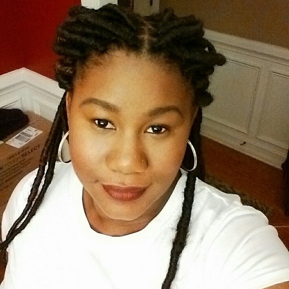 Profile Picture of Renee Benjamin (@spidernelly) on Poshmark
