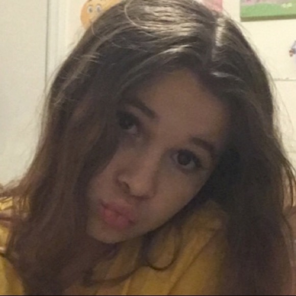 Profile Picture of Marisa Muehling (@marisamuehling) on Poshmark