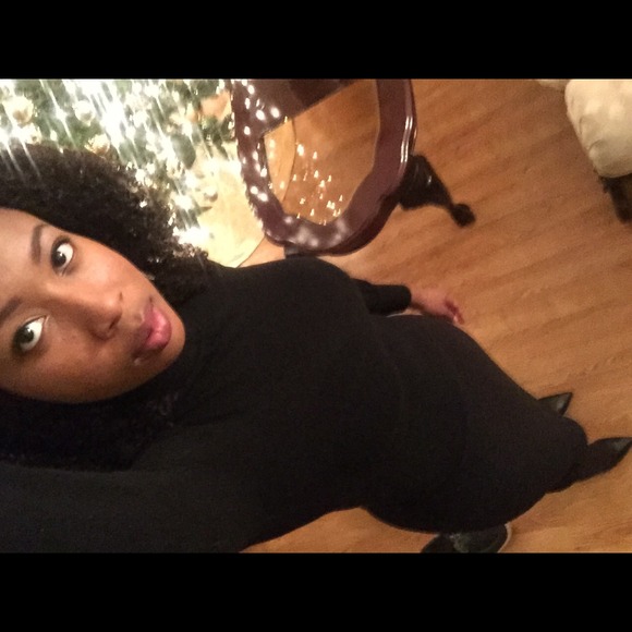 Profile Picture of Serena Itaman (@vitaman) on Poshmark