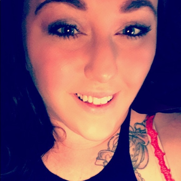 Profile Picture of Heather Monk (@heather9119) on Poshmark