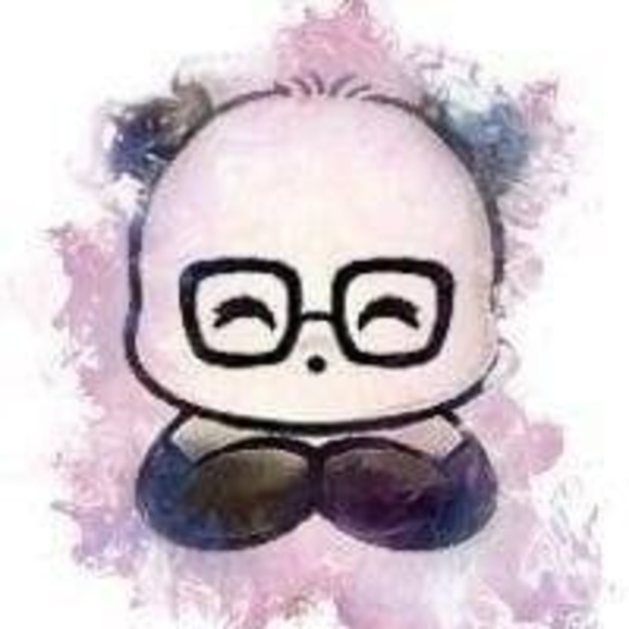 Profile Picture of Crystal Schreiner (@crystalschre399) on Poshmark