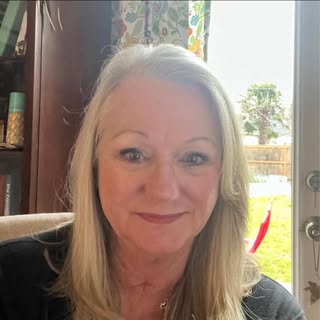 Profile Picture of Lorraine Fournier (@lolo_and_dash) on Instagram