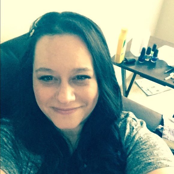 Tamara Munson - Poshmark Profile Picture of Tamara Munson (@tamilmunson) on Poshmark