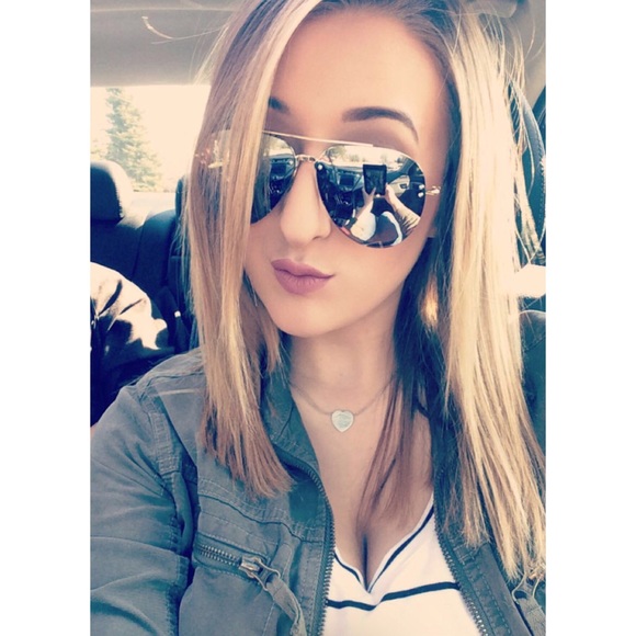 Profile Picture of April Wantroba (@awantroba) on Poshmark