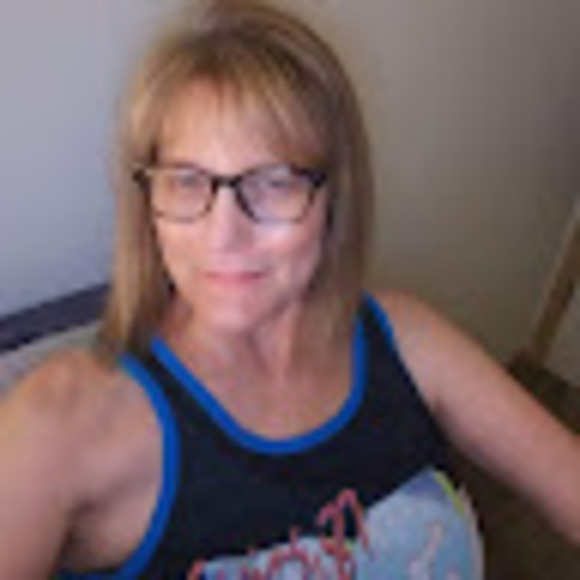 Profile Picture of Lori Gordon (@ninergirl4258) on Poshmark